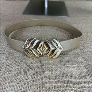 Vintage Revcor designer womens belt and buckle size S-M - 0-34 inches